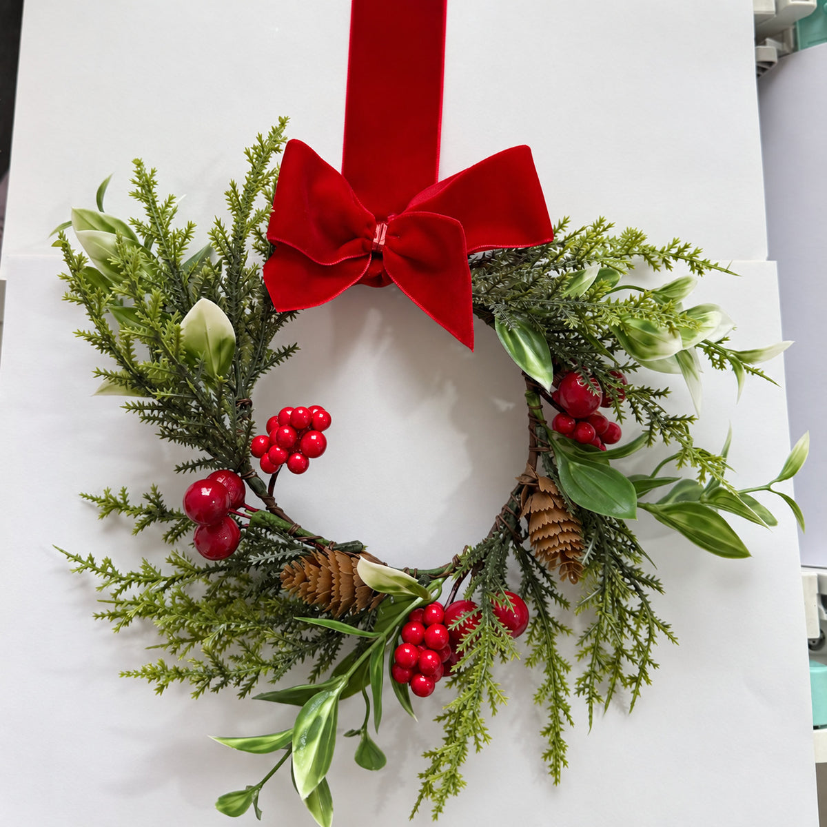 Christmas Bow & Pinecone Wreath Collection