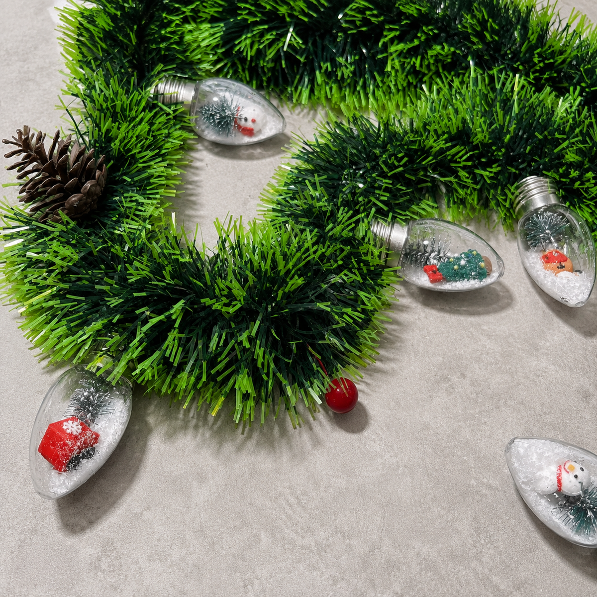 Snowman teardrop tinsel garland detail